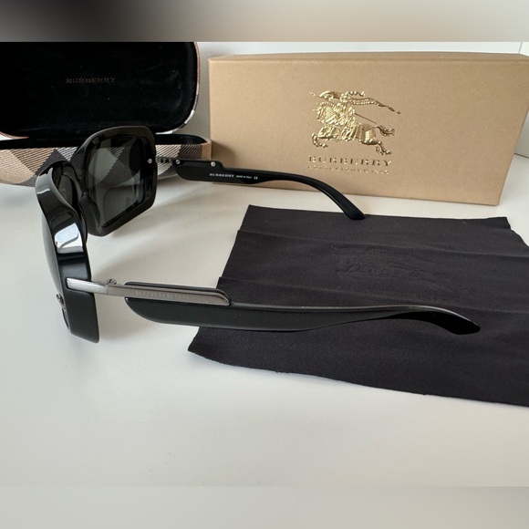 Authentic Burberry Sunglasses - Picture 6 of 8